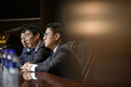 35岁的莱万本赛季为巴萨出场21次，攻入9球，收获5助。